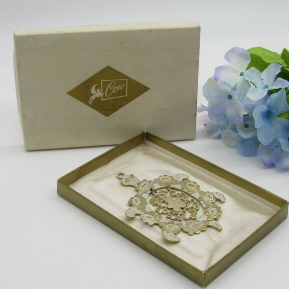 Vintage Coro Turtle Pendant Large White Enamel & Gold With Pegasus Logo Box - Picture 5 of 9